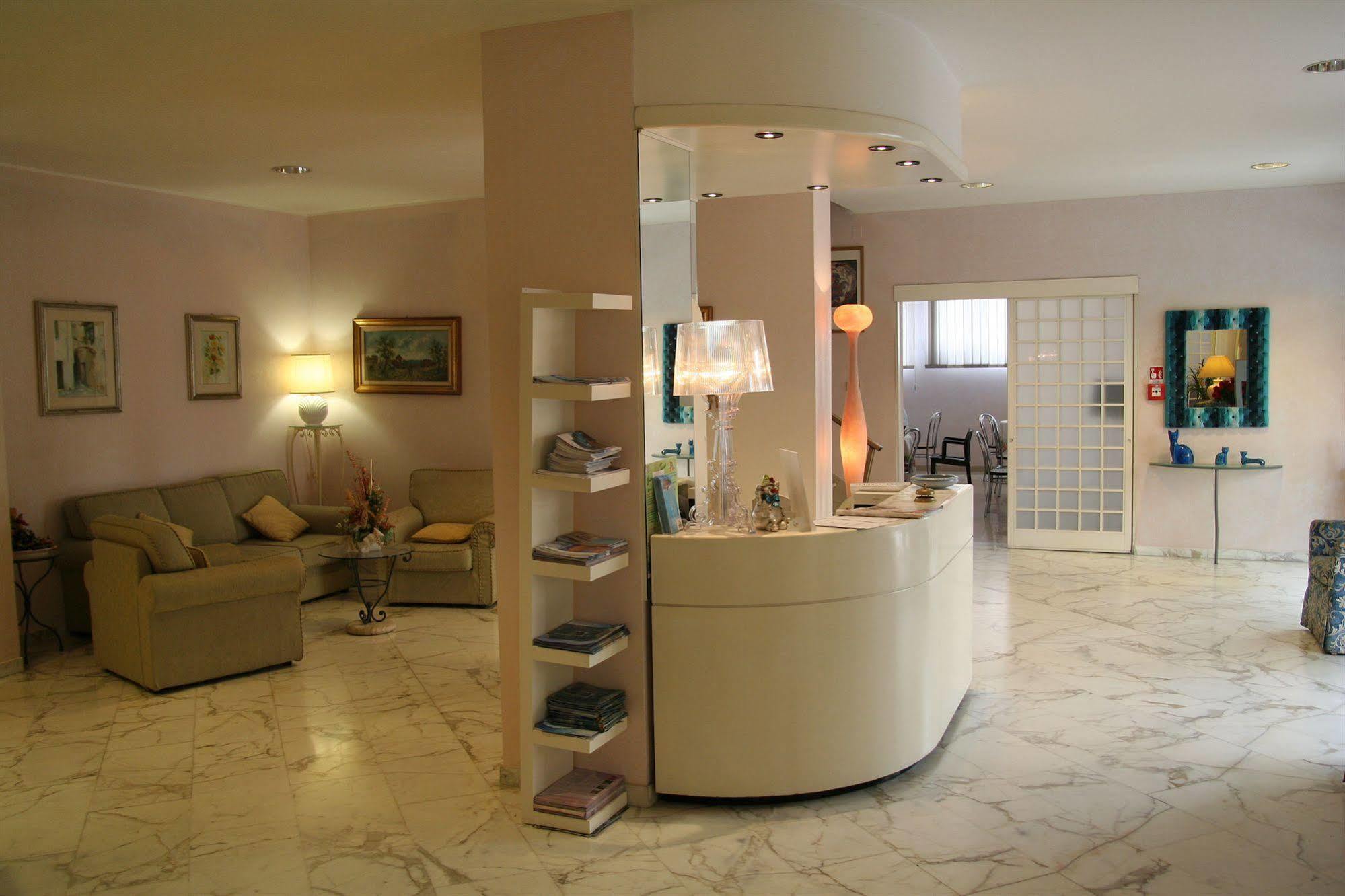 Hotel Elena เคียนเชียโนแตร์เม ภายนอก รูปภาพ