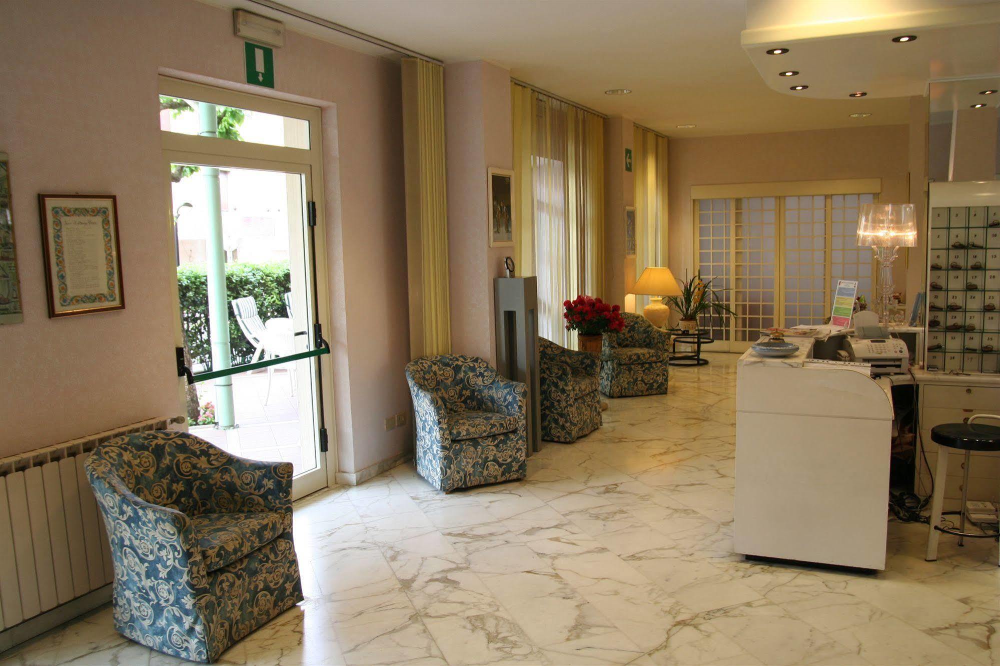 Hotel Elena เคียนเชียโนแตร์เม ภายนอก รูปภาพ