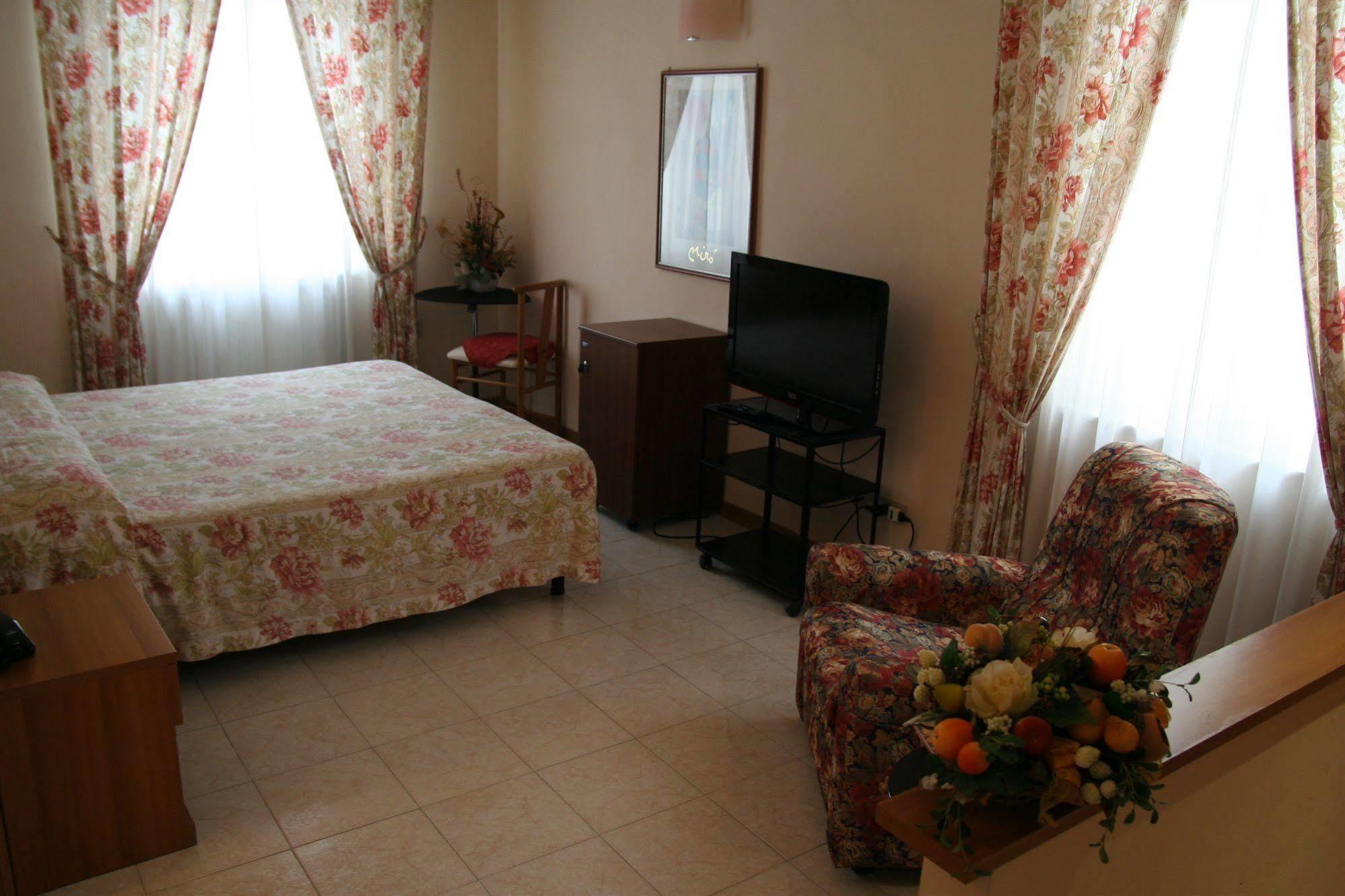 Hotel Elena เคียนเชียโนแตร์เม ภายนอก รูปภาพ